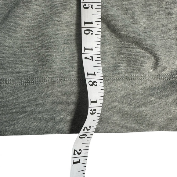 Nike Grey Crewneck Sweatshirt Women’s Medium Cropped - Picture 7 of 8